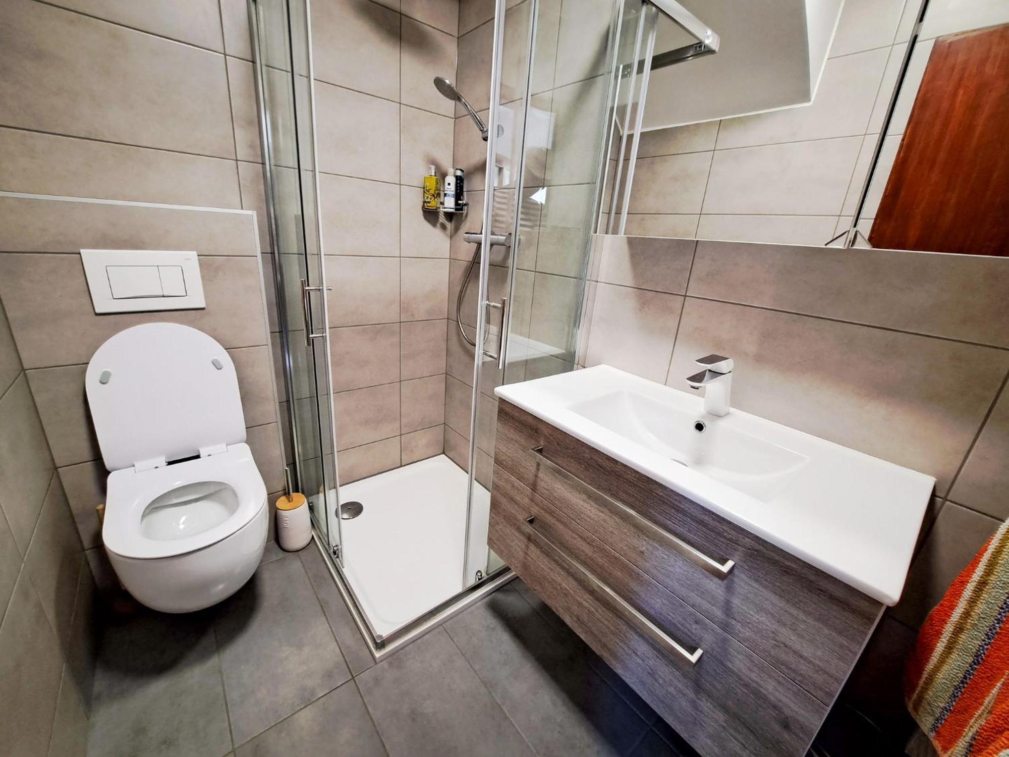Apartamento Hikers Hut Hisar Podbrdo Exterior foto