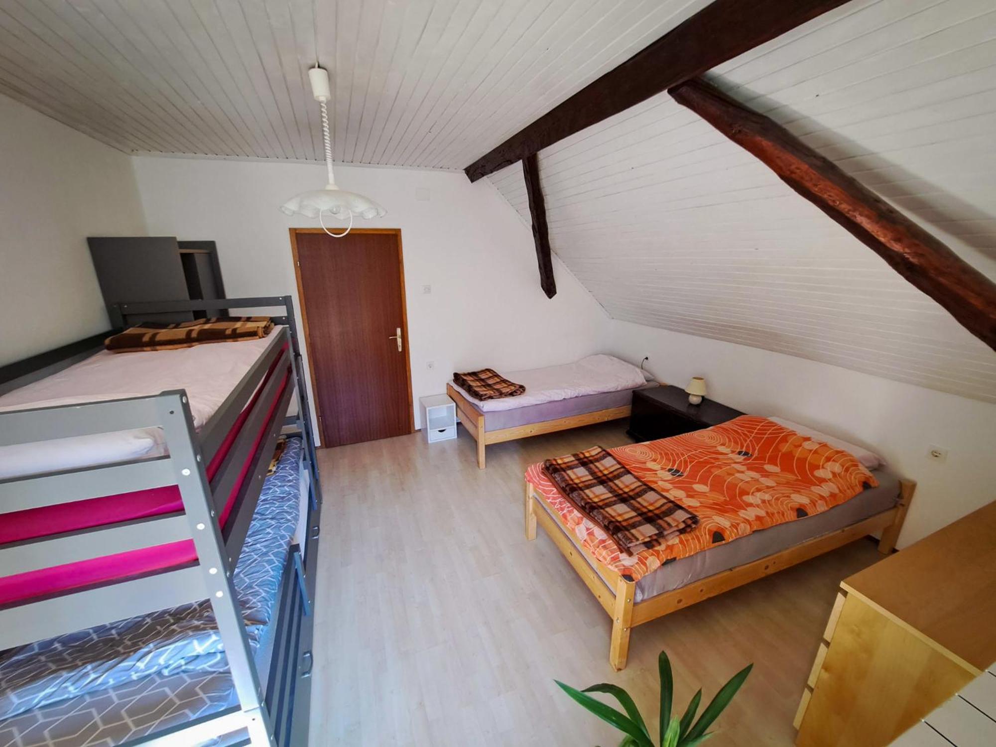 Apartamento Hikers Hut Hisar Podbrdo Exterior foto